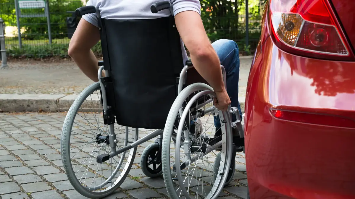 Persoanele cu handicap pot contesta suspendarea indemnizației