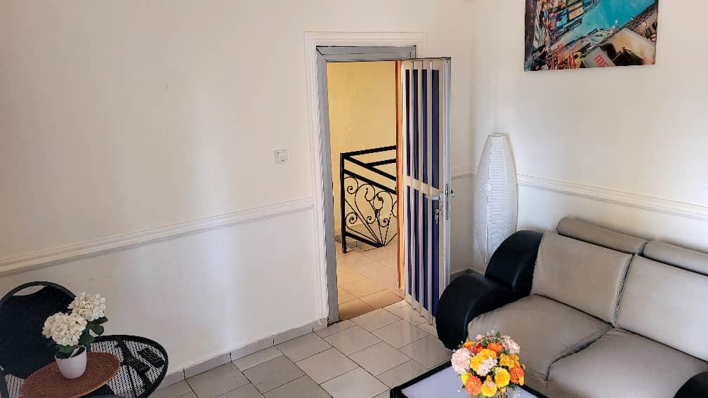 Studio meublé à louer à Biteng, Yaoundé - 15000 FCFA/nuit