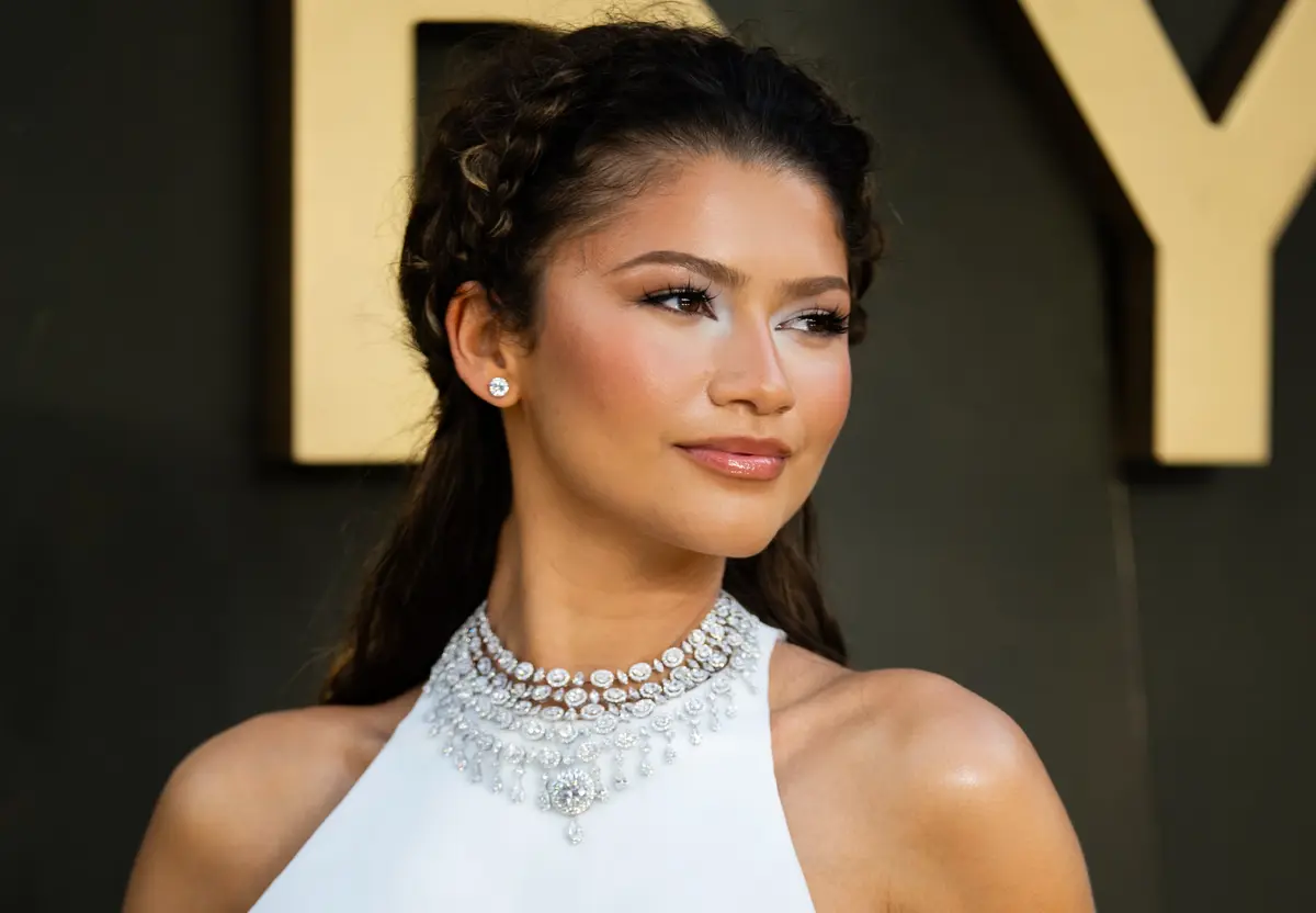 Zendaya's Makeup Artist Reveals Eyeshadows Behind Her Goddesslike Look