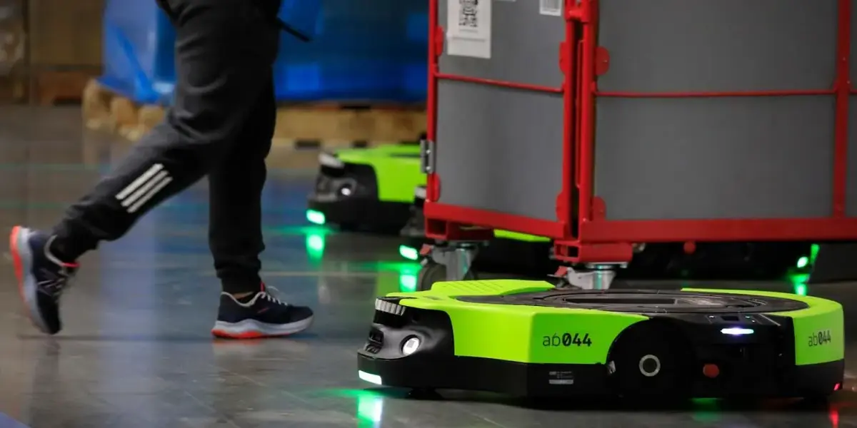 Amazon Unveils Talking Warehouse Robot