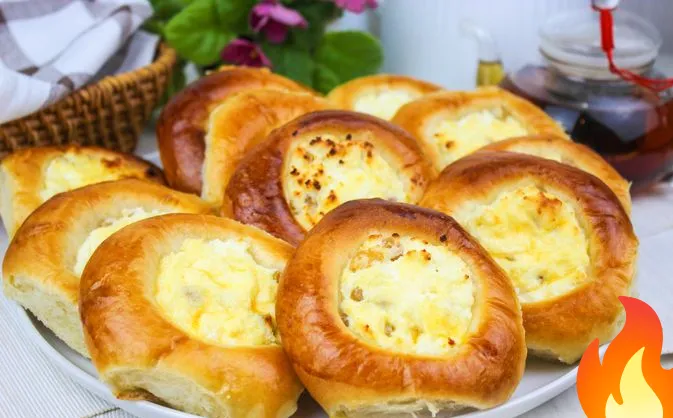 Постер Ватрушки с творогом и изюмом