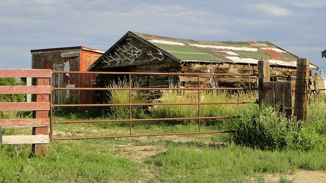 1024px-Red-Desert-Ranch-Wyoming