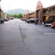 Chestnut Tree Inn parking