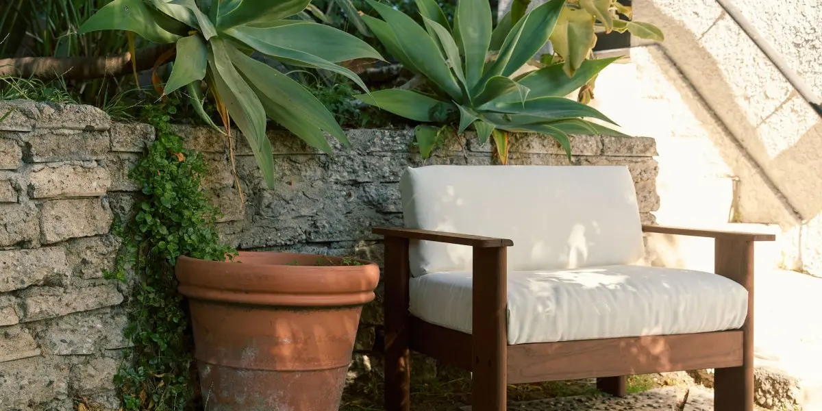 Curți mai verzi: mobilier de exterior sustenabil