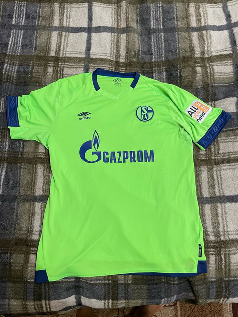 schalke-18-third.jpg