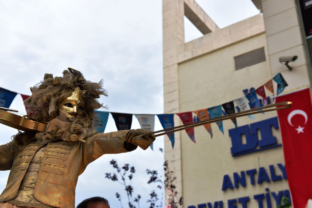 ANTALYA 9 ULUSLARARASI TYATRO FESTVAL BALIYOR