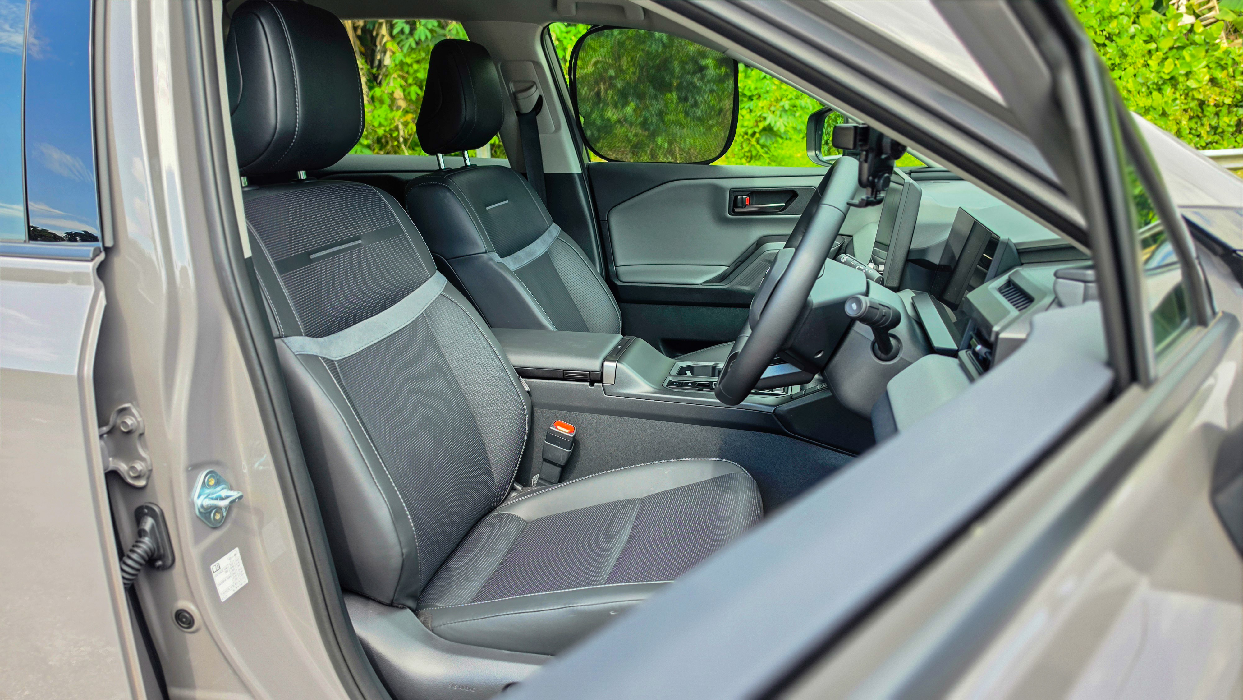 Toyota RAV4_Front Seats