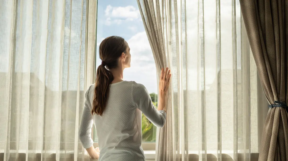 Tratamente de fereastră plictisitoare pentru o alternativă DIY mai drăguță