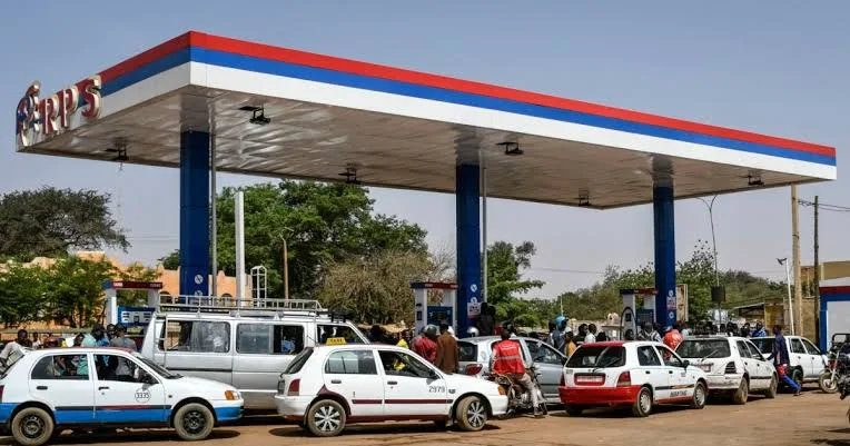 Illustration - Niamey sans essence : le Niger, producteur de pétrole, fait la queue aux stations
