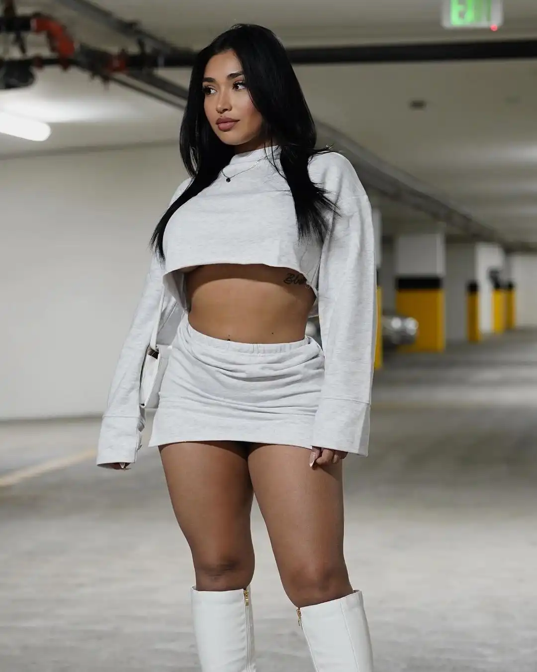 Alejandra Velasquez Wallpapers Insta Fit Bio (1)