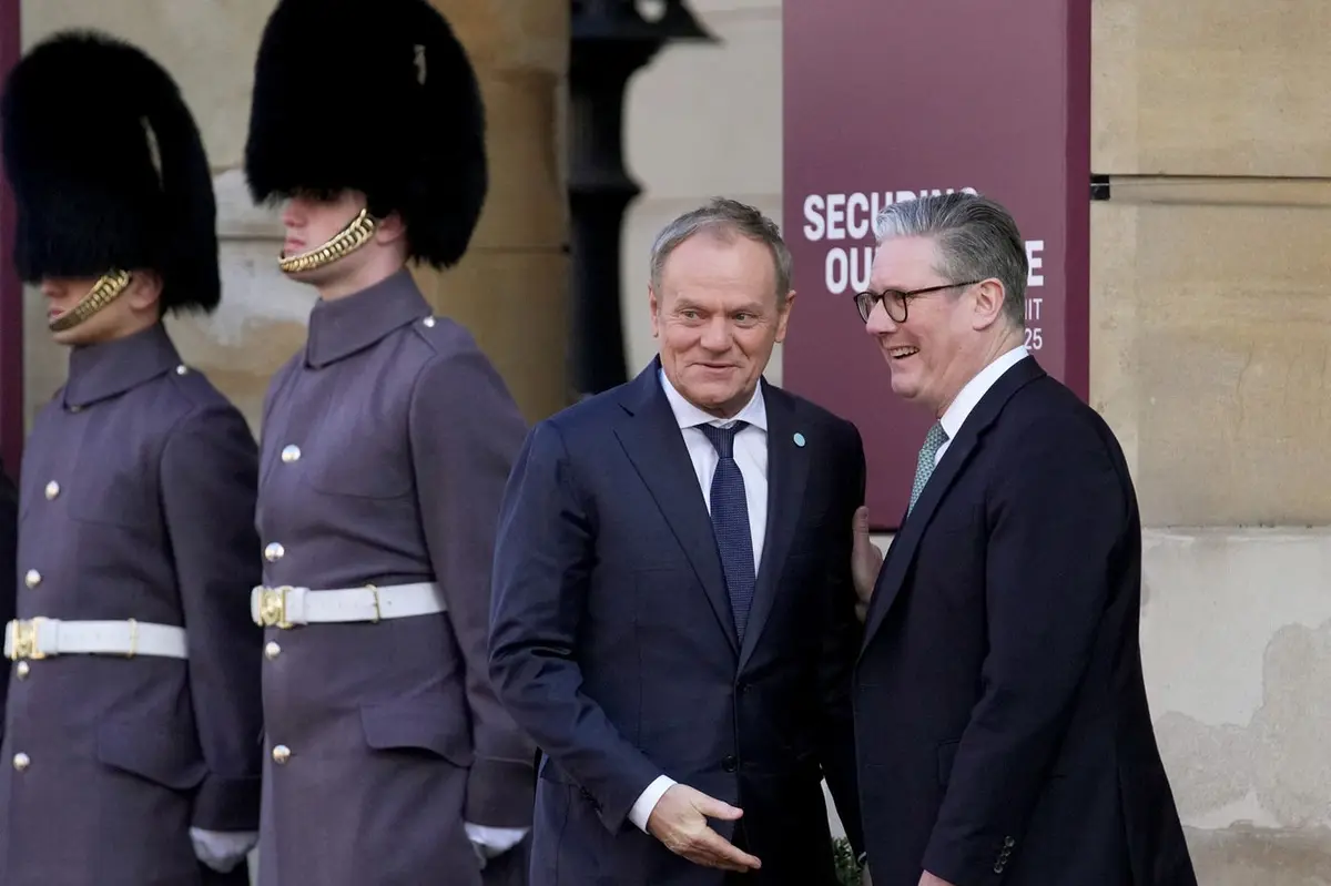 Polonia și Marea Britanie semnează un tratat de apărare