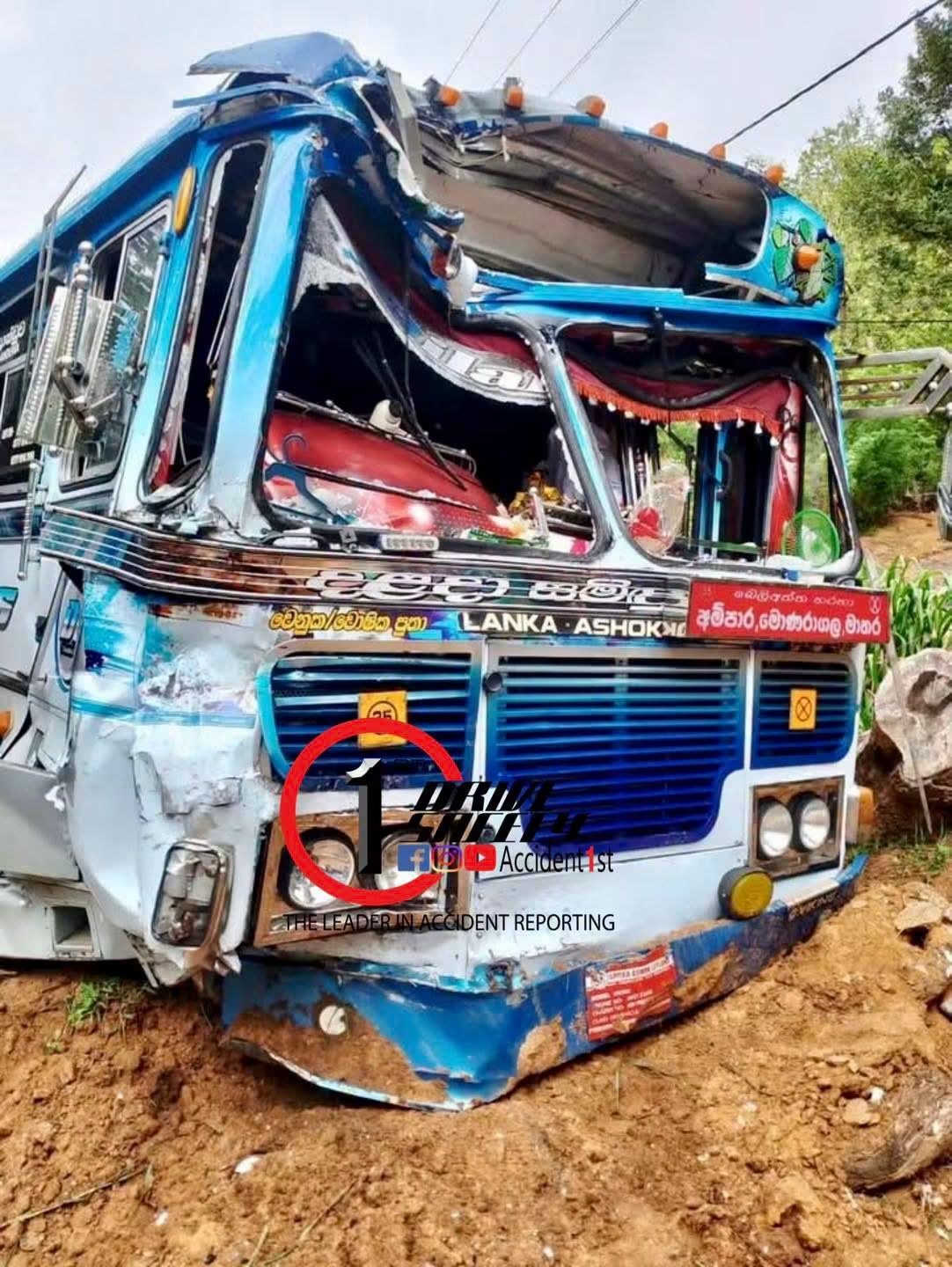 In Buttala, S.L.T.B. 6 people are hospitalized after a private bus collided with a bus.
