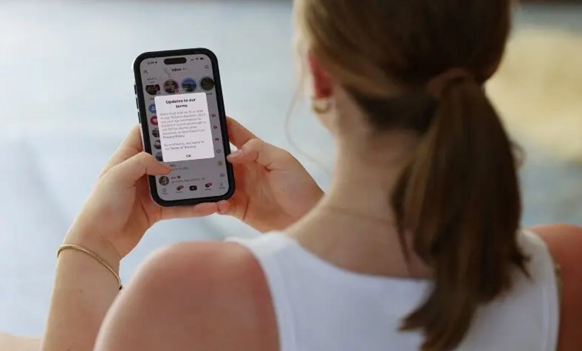 Australia begins enforcing world-first teen social media ban