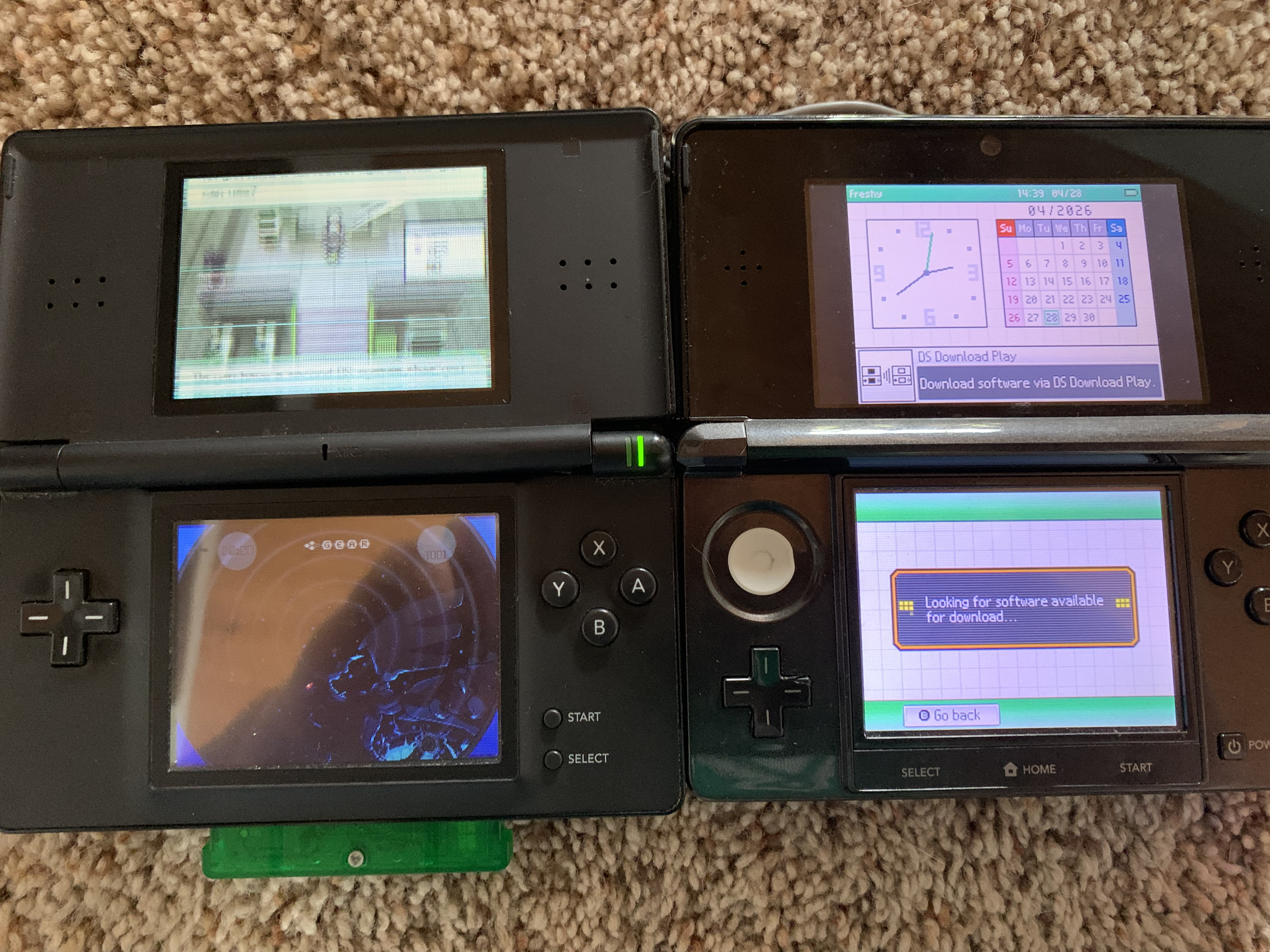 The Poke Transfer is being initiated on a DS Lite on the left, while DS Download Play is running on a 3DS on the right