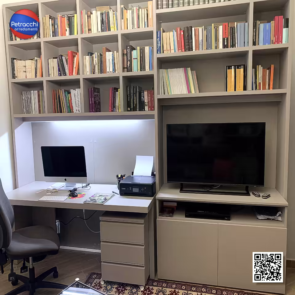 Il mobile studio: scrivania, libreria, cassettiera e mobile TV Il mobile studio: scrivania, libreria, cassettiera e mobile TV
