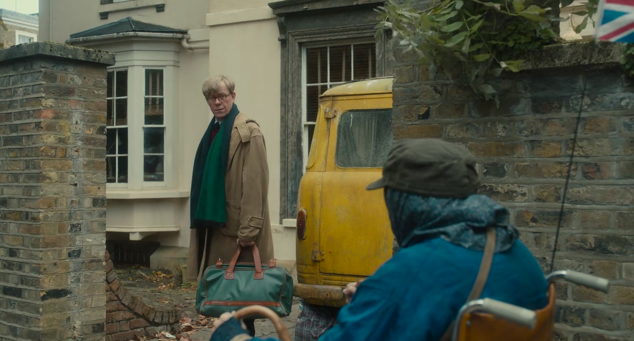 The Lady in the Van Screenshot