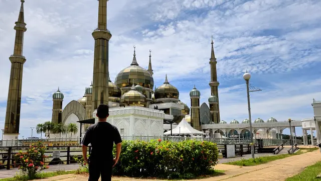 Masjid Kristal5.webp