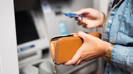 Contactless ATMs: A New Way to Access Cash Without a Card
