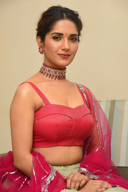 ruhani-sharma-hit-pre-release10