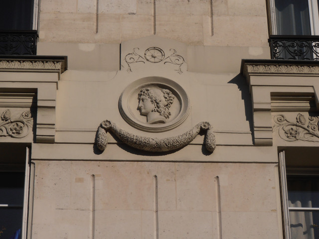 Mascaron Facade3 -Rue de Malte.jpg