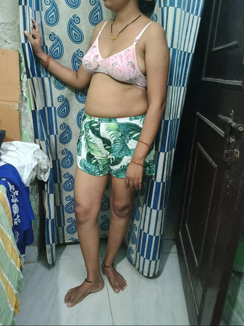 Wife Mom Aunty ki incest dunia with pics & Gifs