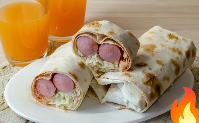 Постер Сосиски в лаваше с капустой