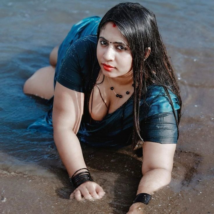 Desi Bhabi Bheegi Hui