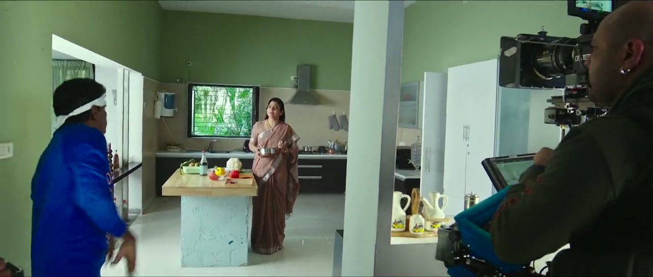 Alludu Adhurs Screenshot