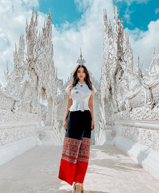 Jade-Rasif-Wallpapers-Insta-Fit-Bio-8.jpg
