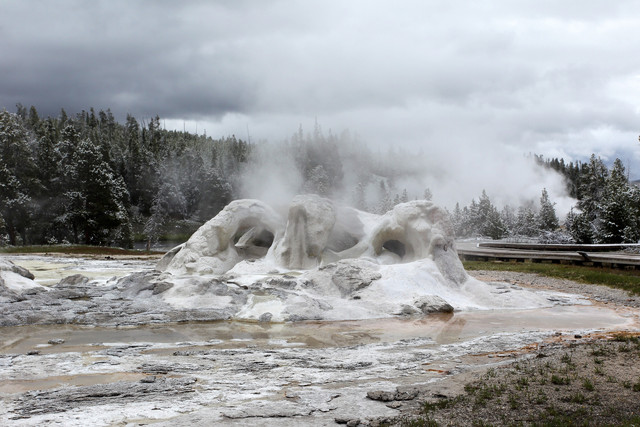 Grotto-Geyser-2-Border-Maker
