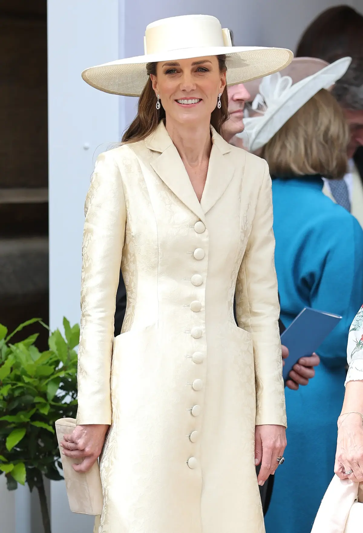Kate Middleton stabilește nota de vară cu o rochie galbenă.