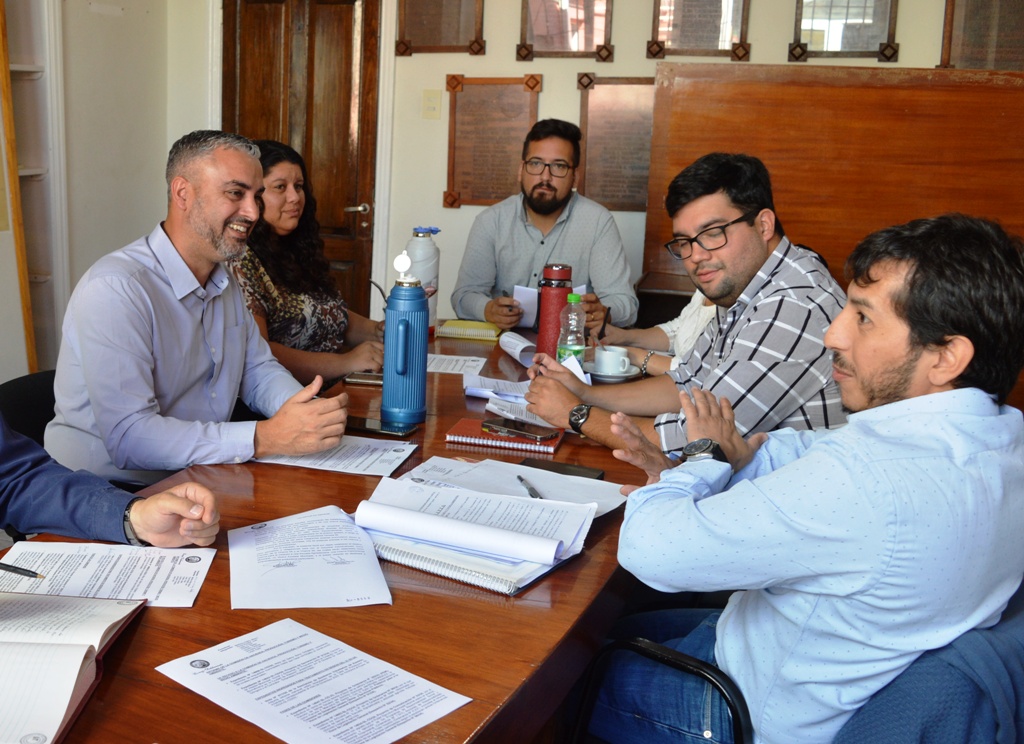 COMISION HACIENDA CONCEJO RAWSON.JPG Millonarias multas deberán afrontar quienes quemen cubiertas en la vía pública