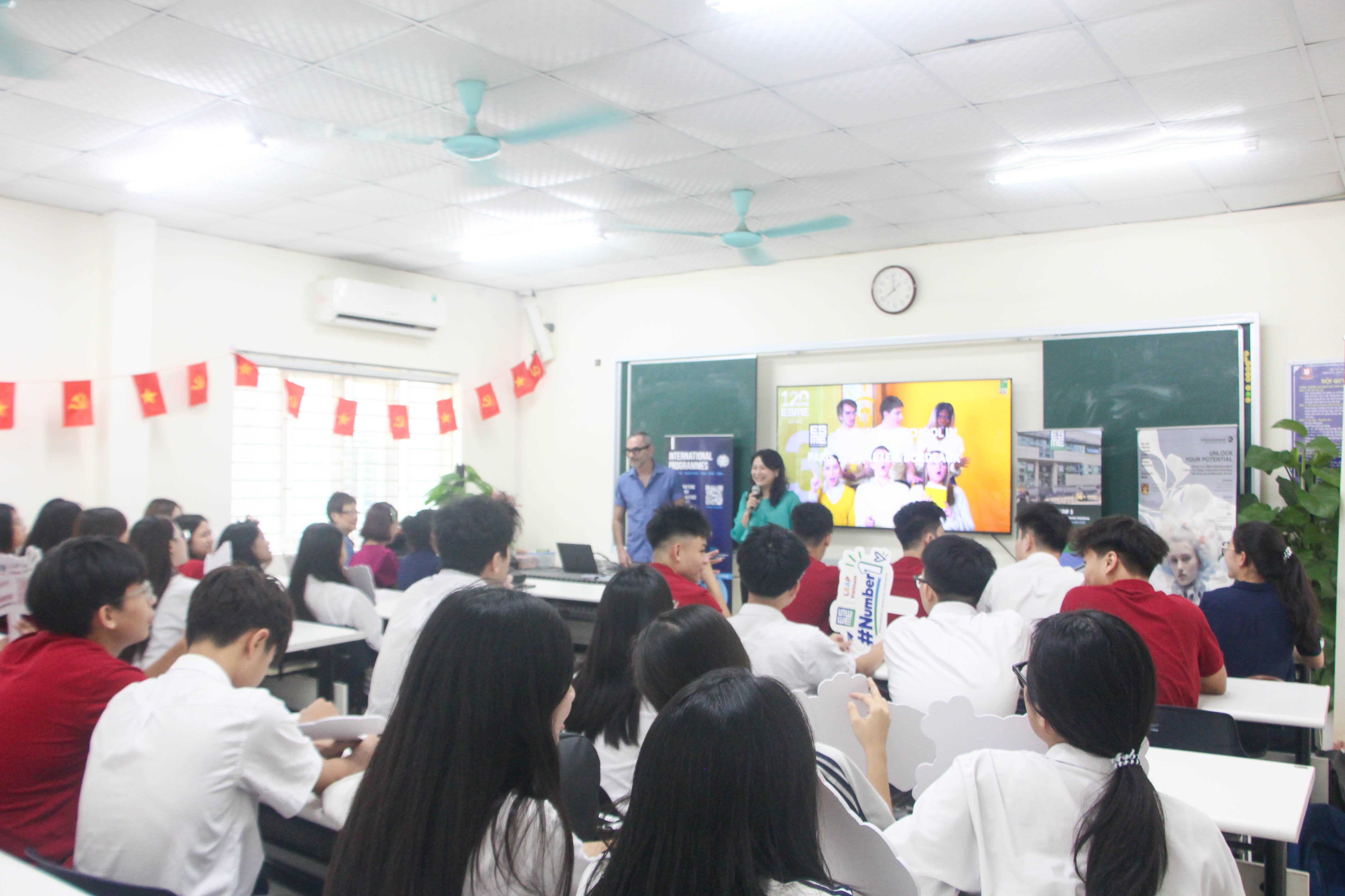 Giao lưu đại học Pháp HES 2