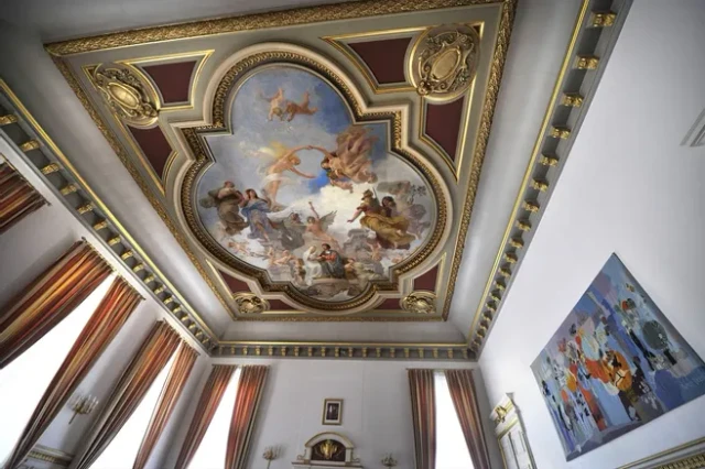 [Image: limoges-interior1.webp]