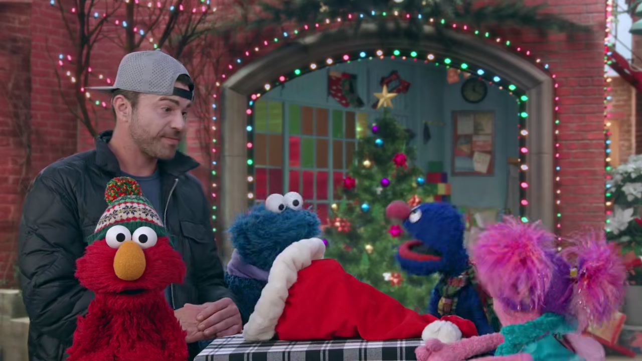 Elmo and Mark Rober's Merry Giftmas Screenshot
