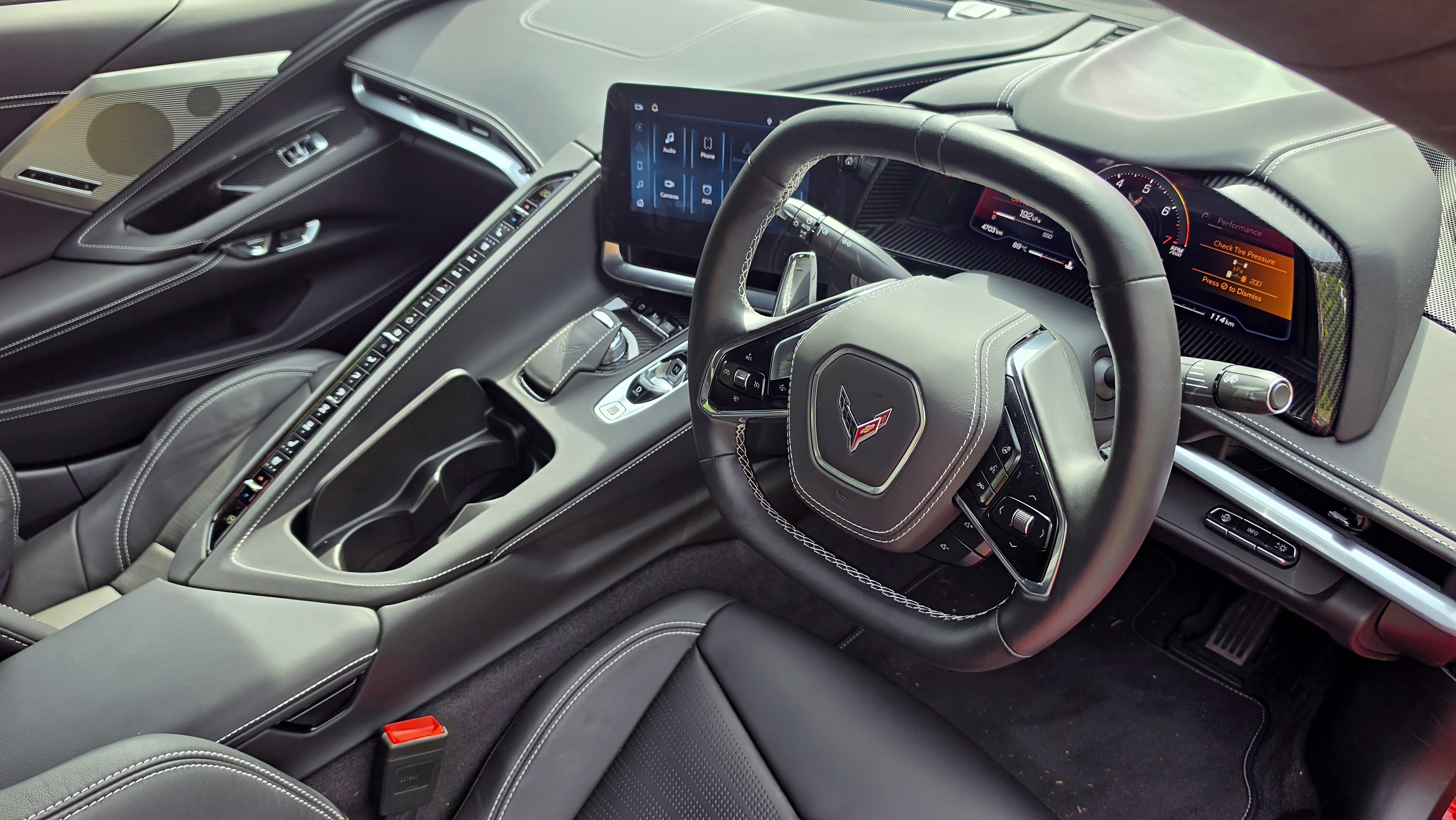 Corvette Stingray cockpit overview