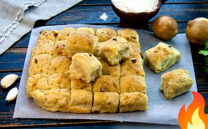 Постер Пампушки с луком, шкварками и чесноком