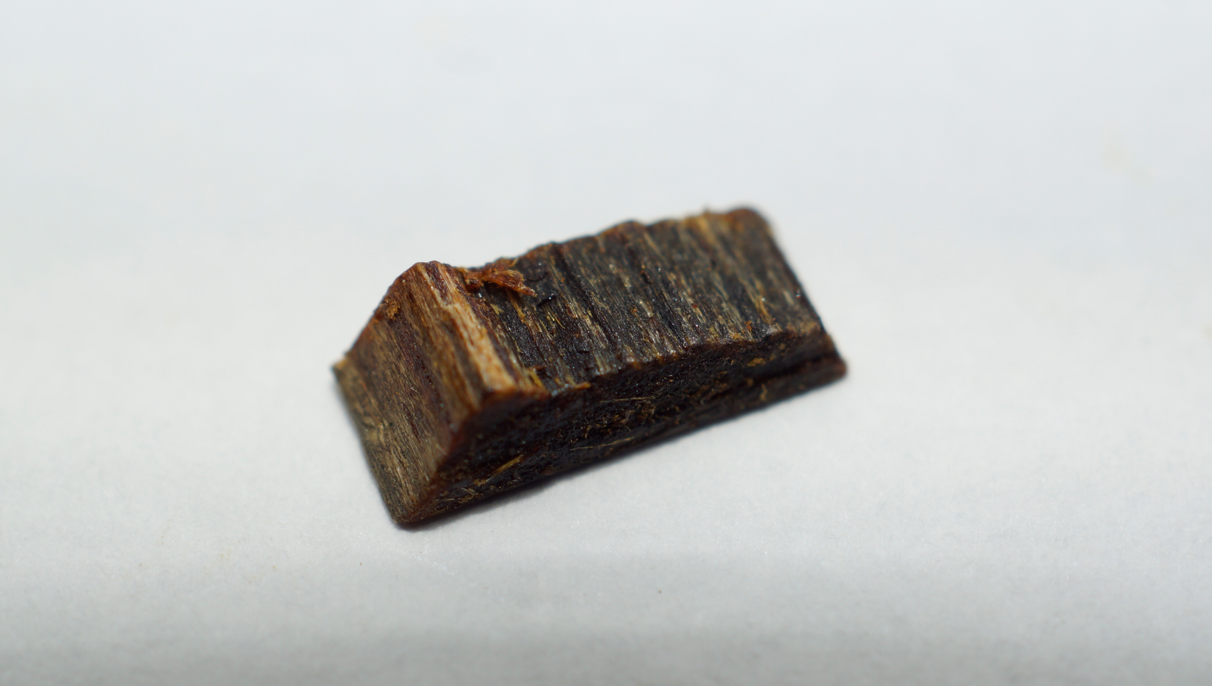 [Ouddict.com] Oud Wood