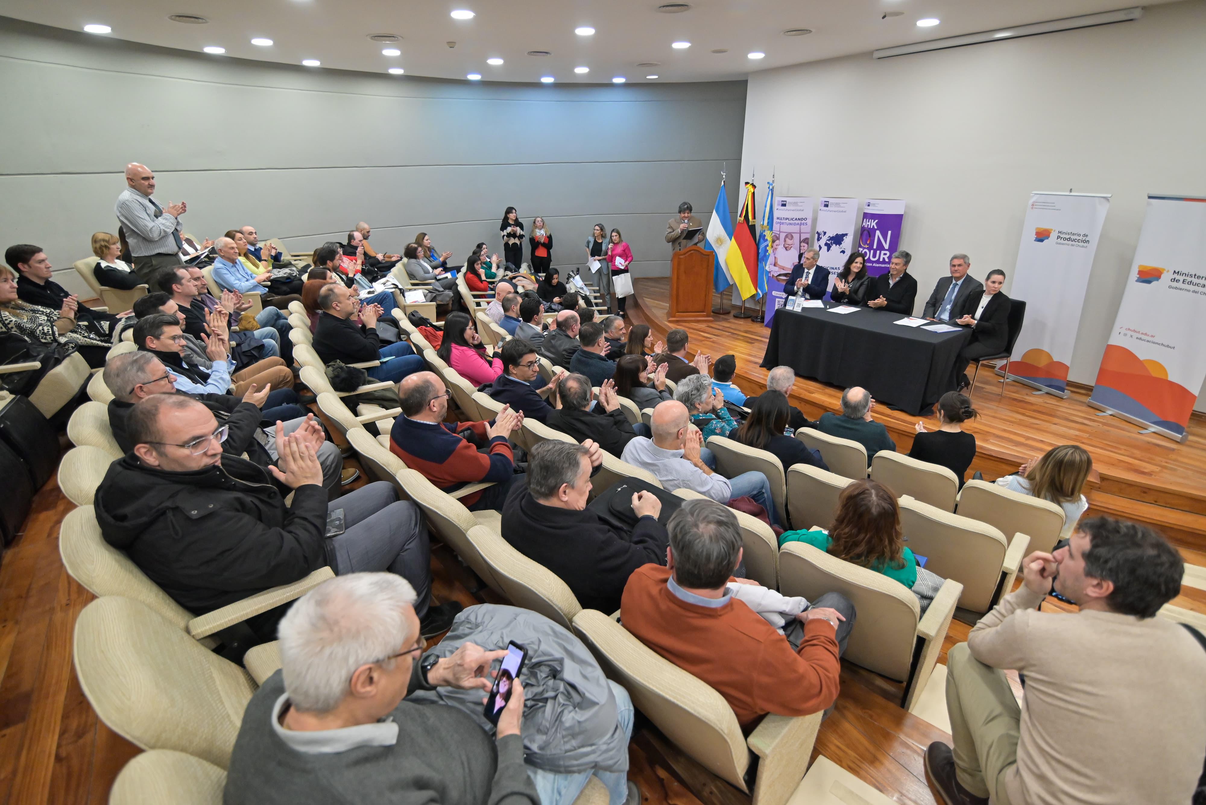 Torres: “Después de mucho tiempo, Chubut vuelve a estar en la vidriera de los grandes inversores del país y del mundo”
