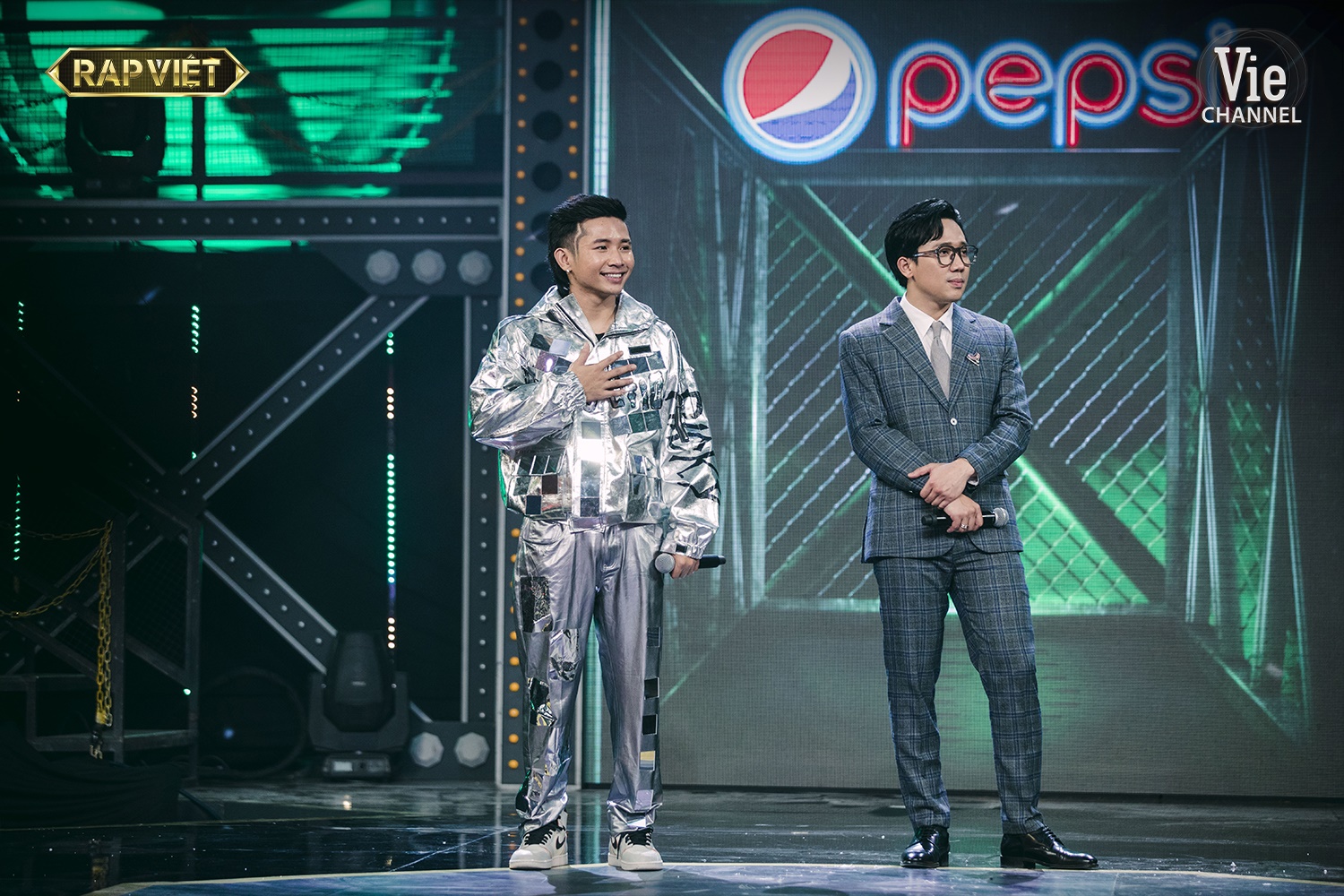 Vie-Channel-Photos-RAP-VIET-TAP-15-Thi-sinh-Ricky-Star-1