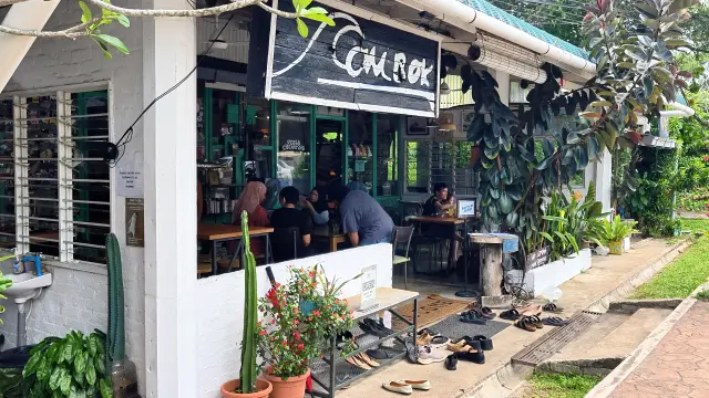 Ombok Cherating Surf Cafe3.webp
