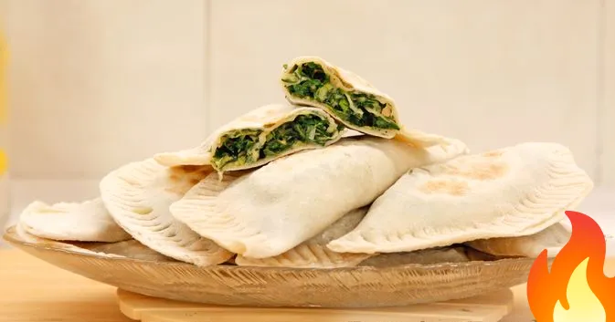 Фото Кутабы с тремя начинками: с зеленью, по-гавайски и с фруктами