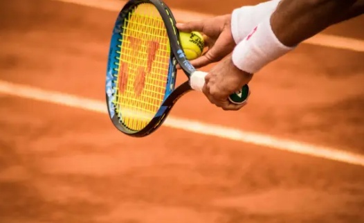 a tennis player preparing to start the tennis match