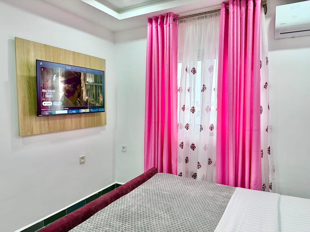 Chambre meublée à louer à Logpom, Douala - 20000 FCFA/nuit