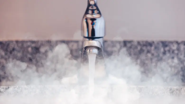 Mii de bucureșteni, fără apă caldă săptămâni întregi: Termoenergetica anunță reparații ample