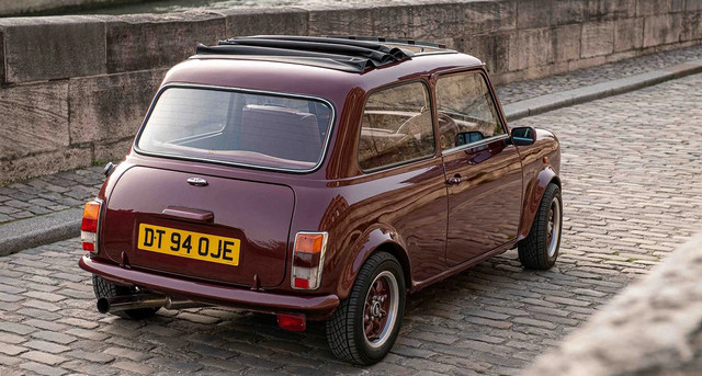 Jeffrey-Archer-Mini-2.jpg