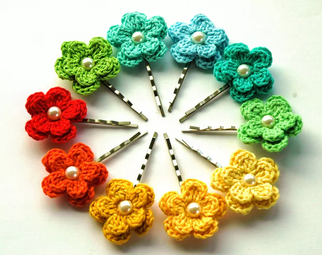 Flower hair clips.png