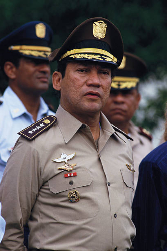 Manolo Solera, charismatique Commandant en Chef de l'Armée Fédérale de Costa Sueñoleja