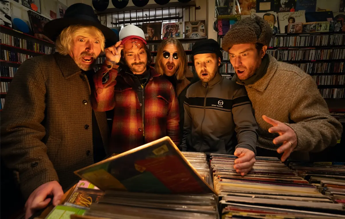 Coral revine la rădăcini cu un album surpriză