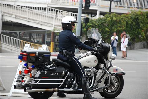 Motorcyclecop.jpg
